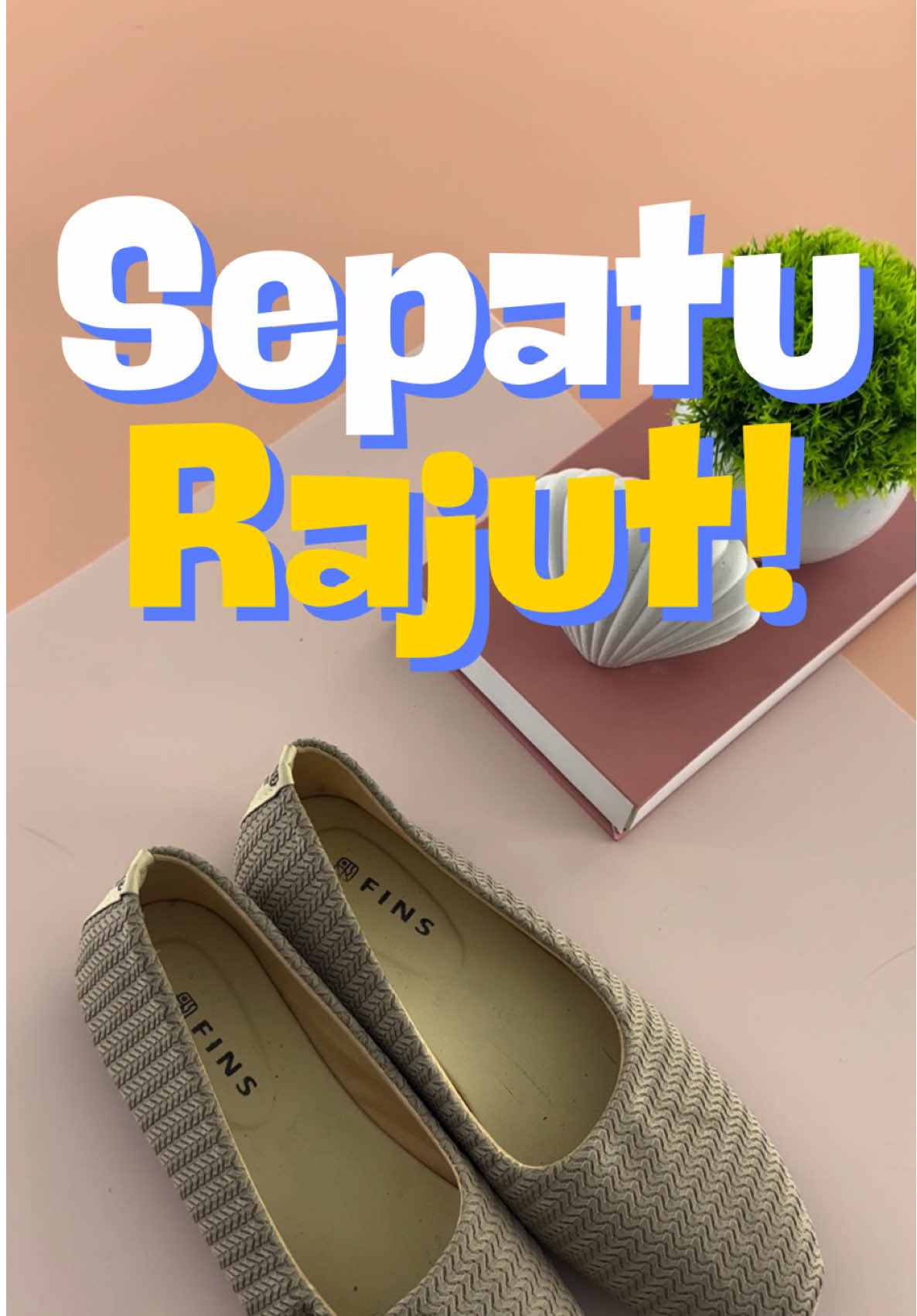 Sepatu Teplek Rajut . . . . . . . follow sblmbelanja, sebelum kamu belanja . . . . . . . #sblmmedia #sblmbelanja #modalkontendoang #sepatuwanita #sepaturajut 