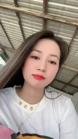 Kệ mình nhắm mắt iu luôn😂😂😂#xuhuong #vairal #giảitrí #thuytien 