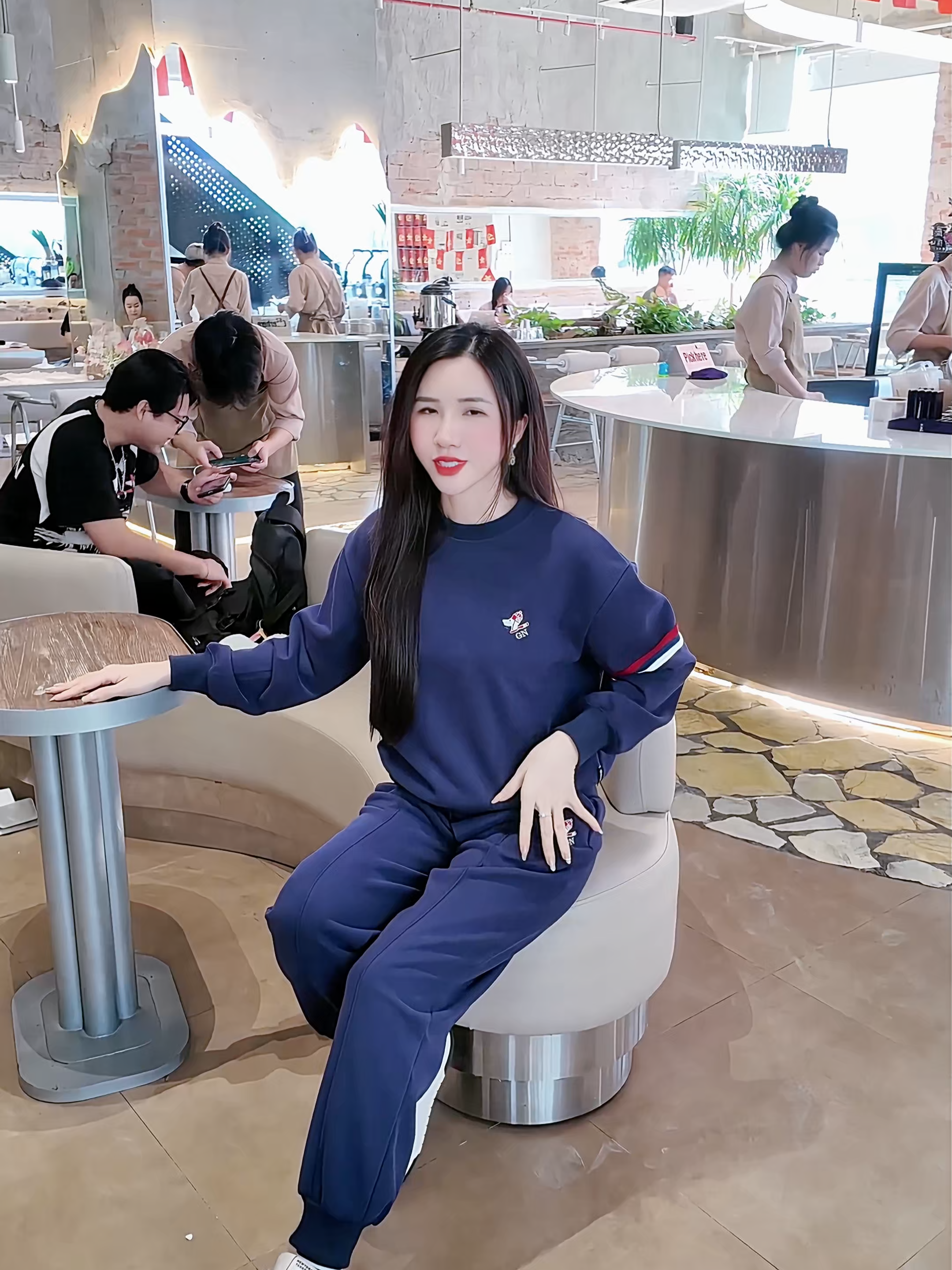 Mặc thử có 1 lần mà khách cứ inbox hỏi có màu khác không, các chị tham khảo ngay set màu than siêu tôn da nhà em #phuongnguyenguno #guno