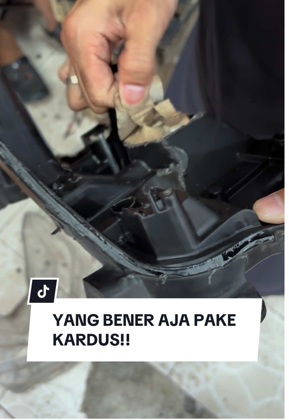 Lah ko pake kardus ya.. #fyp #helm #tv #kardus #amen 