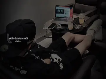 “Anh đưa tay mồi thêm 1 đầu thuốc Mong nó cháy cả cuộc đời của anh Anh đưa bút viết thêm vài dòng chữ Mong em nghe thấy từng lời của anh…”#tamtrang #sad #nhachaymoingay 