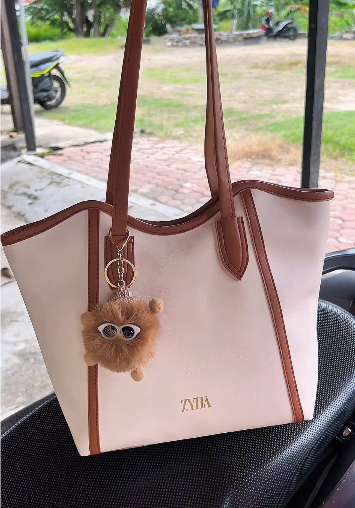 Cocok banget ke kampus ataupun kerja 𐙚⋆°｡⋆♡#totebag #ZYHA 