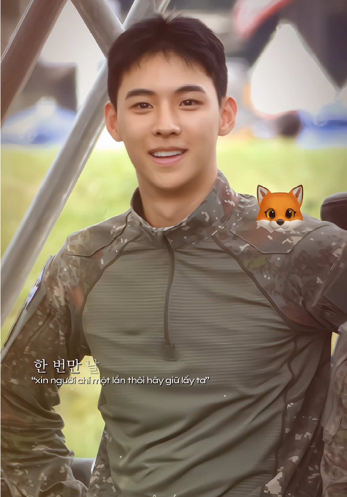 Khóc oà luôn các mom ơi 🥹🥹 Nhiều fan của Jaewon đến lắm nhưng chắc ẻm vẫn e dè nhiều thứ nên không vẫy tay chào fan, xong anh kia chỉ thì ẻm mới cười tươi vẫy chào, đáng yêu xỉu T.T Jaewon đừng lo, mọi người vẫn yêu và nhớ Jaewon nhiều mà 🥺 cre: 010423JW #songjaewon #KiDo #xh #fyp #viral 