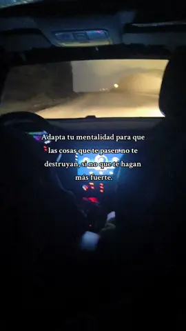 ✈️🚗en algún lugar del mundo🚗✈️🧃❤️‍🩹🖤🥀Adapta tu mentalidad para que  las cosas que te pasen no te  destruyan, si no que te hagan  más fuerte.❤️‍🩹🖤🥀🧃