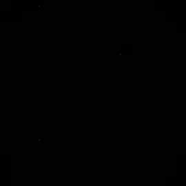 ❝Jejak yang Tak Pernah Hilang❞ Waktu terus melaju, tapi bayangmu masih menetap di lorong pikiranku yang sempit. Seakan enggan pergi, seakan lupa bahwa kau pernah jadi perih yang menancap dalam. Aku sudah belajar menyusun hari baru, menata langkah tanpa namamu, namun satu senandung, satu wangi samar, cukup untuk meruntuhkan dinding yang kubangun dengan letih. Kita tak lagi bicara, tapi hatiku masih ingat irama ketika kau meninggalkan sunyi. Aku masih menyimpan sisa rasa itu, rasa yang tak pernah kau beri tempat dan tak pernah sempat kuselesaikan. Kau kira aku baik-baik saja, karena aku memilih diam. Padahal setiap malam, aku merenda kembali serpihan diriku yang diam-diam kau pecahkan. Kenangan itu masih menusuk, bukan sebab aku rapuh, melainkan karena yang pergi tak pernah benar-benar lenyap. Ia tetap tinggal, di dasar jiwa yang tak sanggup kujangkau. • ib: @𝕯𝖆𝖗𝖆 𝕾𝖊𝖓𝖏𝖆✍  • #tulisantangan #aksara #nyaraevandel🥀 #fayyza #bollywood 