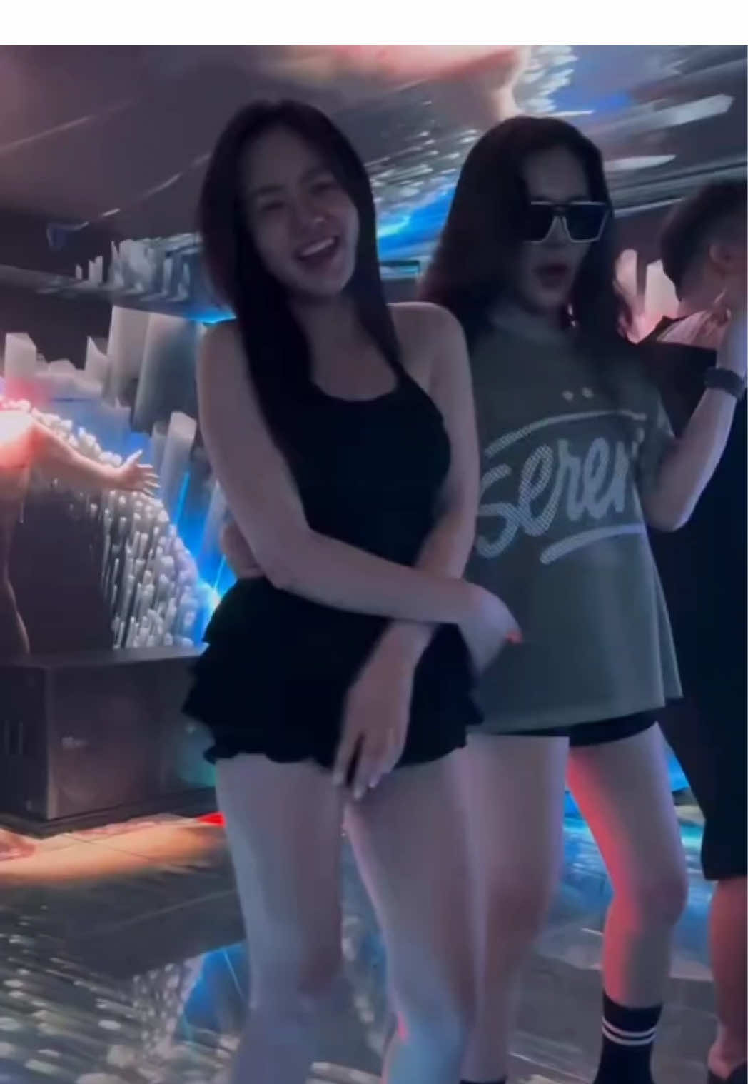 Lên xe A iu 😎 #baylacxuyênmanđem #baybum #ktvcambodia #baybumsaigon #karaoketayvịn 