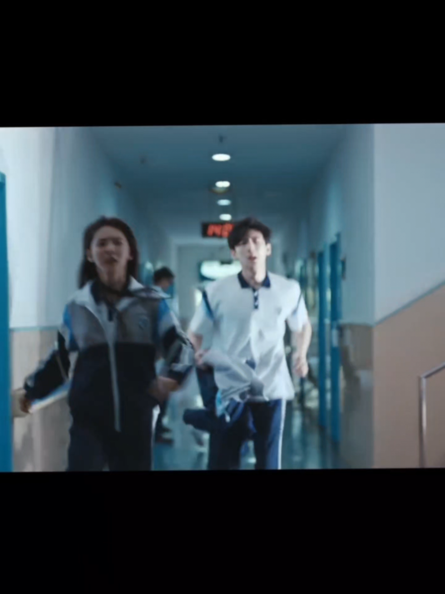 teman-teman, kalo ada yang punya BTS yg pas adegan ini, tolong bisa kirim ke aku dong. aku pernah nnton bts nya yang bai bai nangis sampai nggak bisa ngomong, padahal harusnya ada dialog di adegan itu, sampai  pak sut menenangkan dia..tp aku cari-cari udah nggak ketemu. #zhangruonan #nannan #tff #baijingting #baijingting白敬亭 