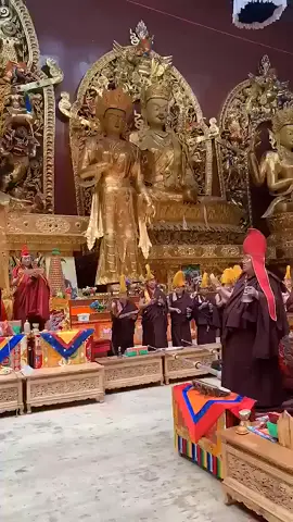 Tibetan Monks Chanting - Tibetan Buddhist Prayer-  Buddhist Ritual ☸