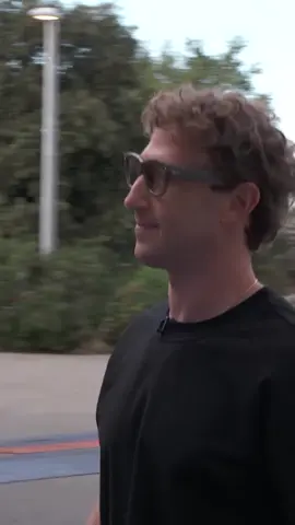 Zuckerberg presenta i nuovi Rayban Meta Display. Il futuro è negli occhiali Smart? Addio smartphone? #smartphone #rayban #meta #metaraybandisplay #raybanmeta 