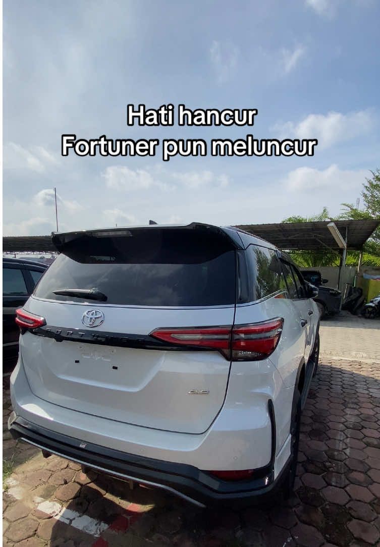 Fortuner 2.8 GR Sport Two tone tss Aerostyayle 4x2 2025 harga mulai dari 687-692jutannn untuk angsuran dan dp hub 0822-8861-9672 atau wa dm langsung yahc#fortuner #fortunergrsport #diesel #fypviralシ #fyp 