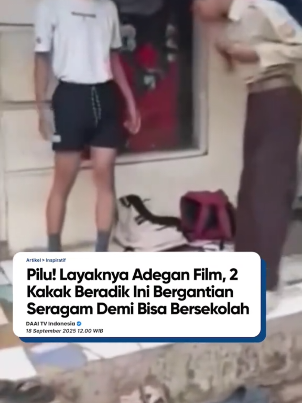 Sahabat DAAI, kisah Haikal dan Haizar mengingatkan kita bahwa ketulusan dan semangat belajar tidak ditentukan oleh harta. Kedua kakak-beradik yatim ini bergantian memakai satu seragam Pramuka dan sepatu yang mereka miliki. Haizar, adik kelas 3 SMP, selalu berlari sepulang sekolah karena sudah menunggu abangnya Haikal yang sekolah siang di SMK. Mereka juga memiliki seorang adik perempuan kelas 3 SD, dan tinggal bersama neneknya karena ayah mereka telah tiada, sementara sang ibu mengalami gangguan kejiwaan. Meski seragam mereka pudar dan lusuh dan menghadapi tunggakan sekolah, semangat Haikal dan Haizar untuk belajar tetap menyala. Kisah ini menjadi pengingat bagi kita bahwa pendidikan adalah harta yang tak ternilai, dan tekad tak akan pernah kalah meski dalam keterbatasan. Saksikan konten-konten inspiratif dan menenangkan hati di platform DAAI+ Discover Inspiring Content. #anak #siswabergantiseragam #kakakadik #parungbogor #kisahinspiratif 