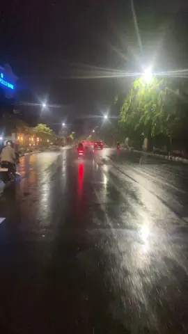After Semarang saat hujan malam hari#fyppppppppppppppppppppppp #foryoupage #semarang24jam #semarang #semarangtiktok 