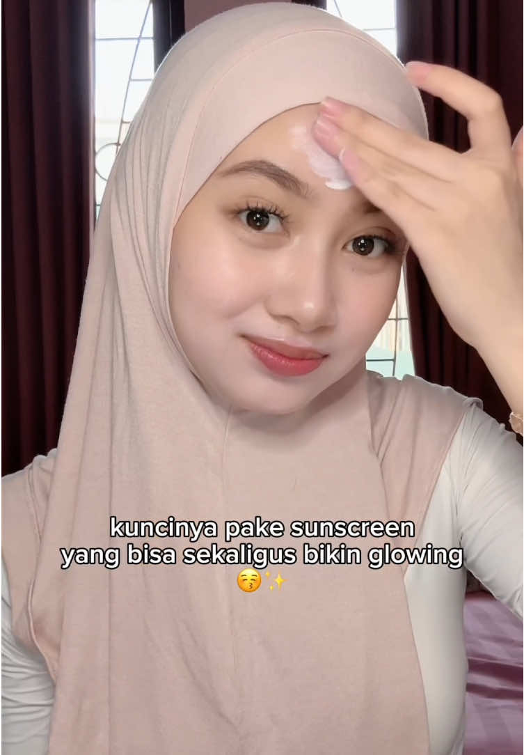 Selalu aku pake sebelum olahraga kalo keringetan jadi tambah glowing🫶🏻🥹 #brighteningsunscreen #sunscreen #sunscreenskintific #sunscreenviral 