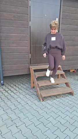 Kolejny wielki powrót, tym razem niepokonane bluzy BASKETA  od polskiego producenta La Coca. Nowe kolory: granat i czekolada. Dostępne również czarne i beżowe( wkrótce dojedzie bordo) Bluzy w rozmiarze uniwersalnym. Legginsy dostępne  w kolorze ecru, czarnym i nowym wydaniu czekoladowym😍Rozmiary: xs/s i m/l uciągliwy prążek. Dojechały również jesienno- zimowe kurtki w zebrę i pantere od polskiego producenta LaMu. Różne kolory i wszystkie rozmiary. Zapraszamy na stronę butiku ⬇️ www.nathaniele.com  #lacoca #bluza #legginsy #kurtka #butiknathaniele 