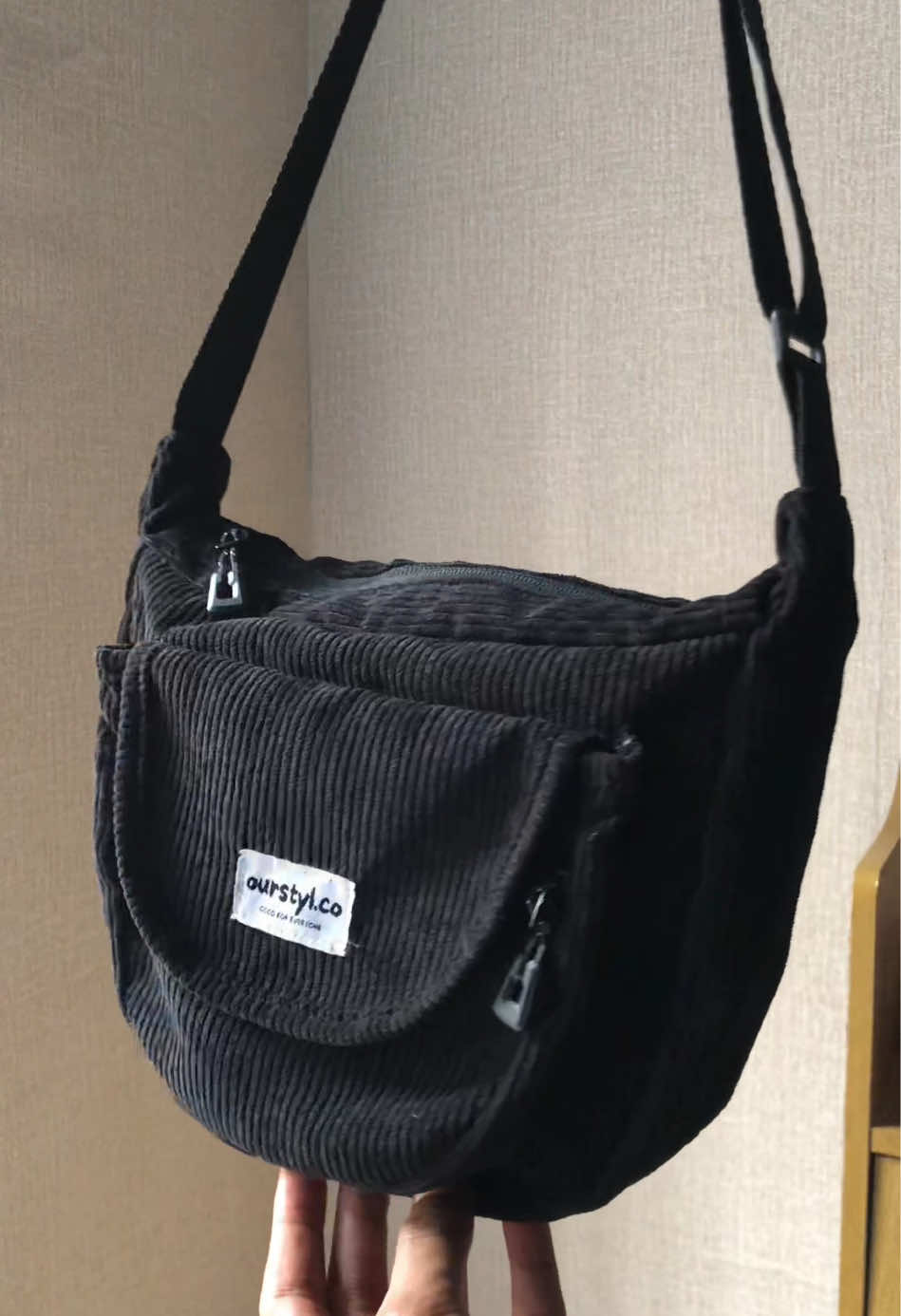 Rekomendasi Slingbag Corduroy ! #promoseruweekend #tascorduroy #slingbag #tasselempang 