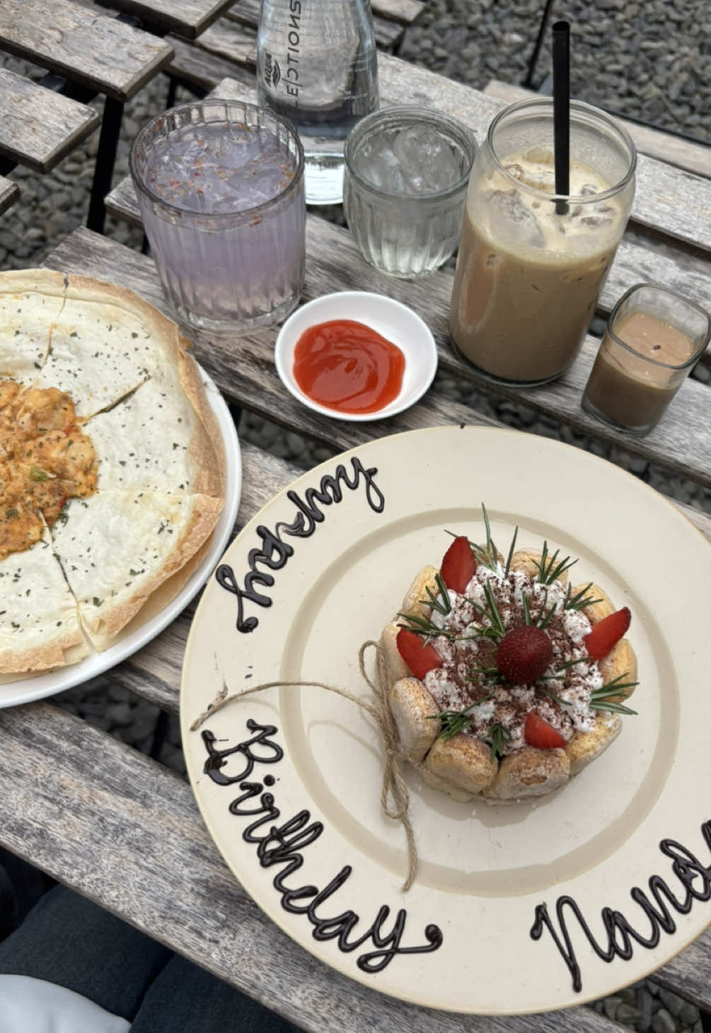 video bulan februari baru diupload🙂‍↔️ loc : houtrs purwokerto #purwokerto #purwokertoviral #houtrscafe #birthday #cafepurwokerto #fyp 