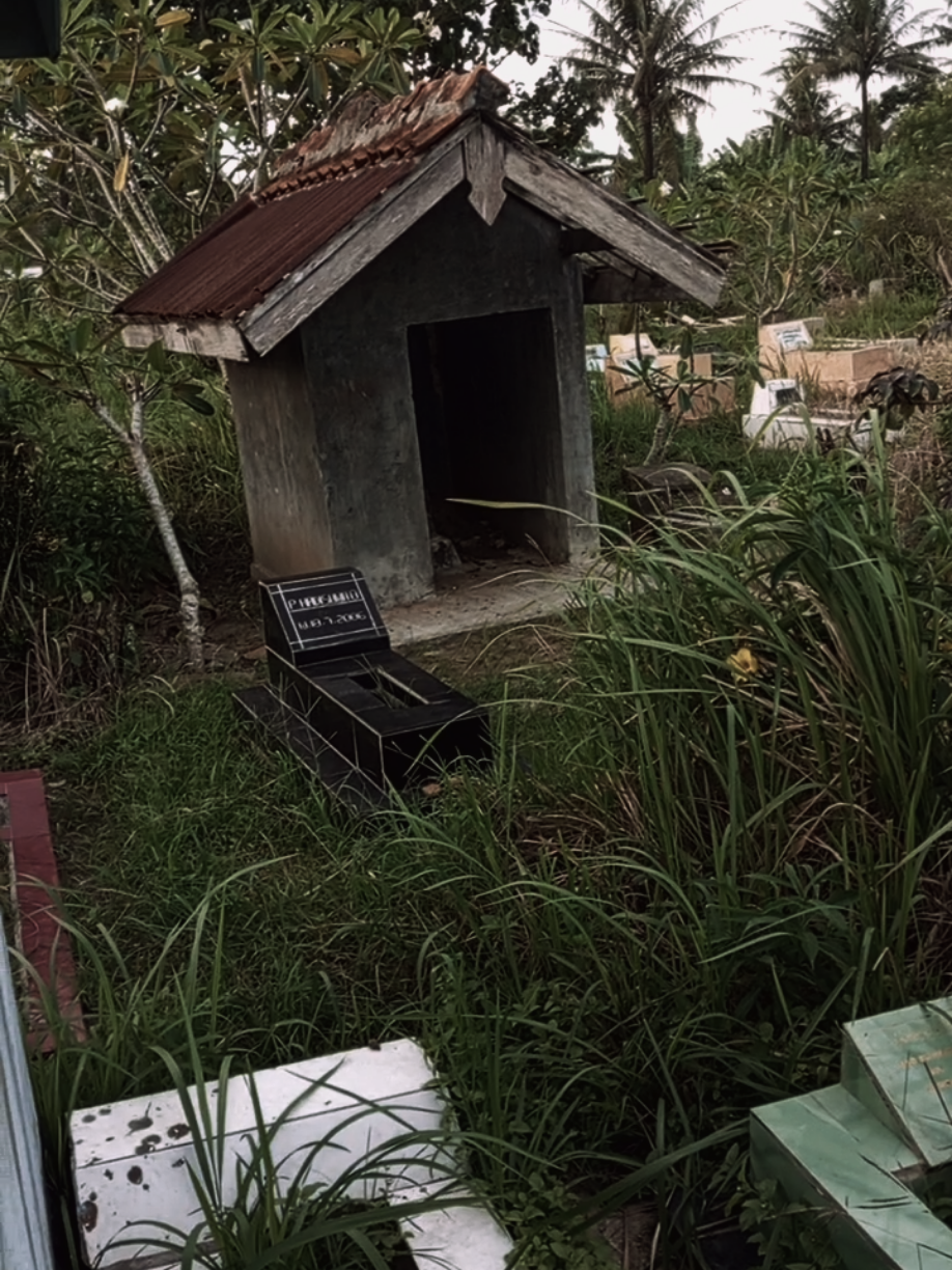 Penasaran Banget nek nang kuburan #kuburan  #gandrungmangu #cilacapgandrungmangu 