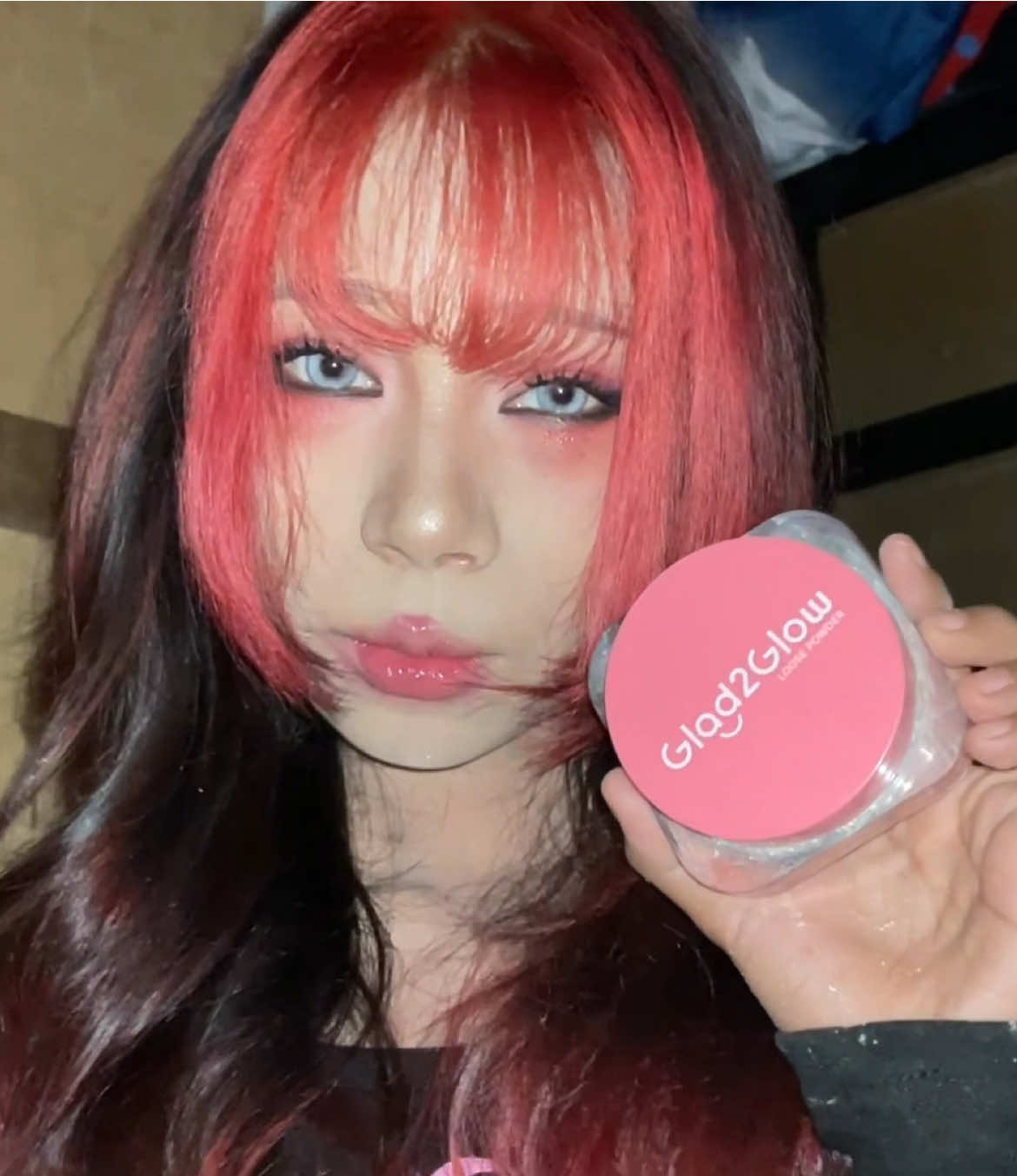 Omoo kecintaan bgt sama loose powder nya G2G alus bangeet💗✨😭 #miniskirttrend #aoaminiskirt #g2gloosepowder #glad2glow 