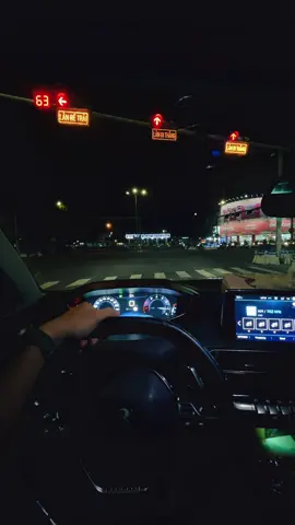 “Giữa dòng người vội vã, tài xế Xế Hộ Đêm vẫn lặng lẽ phục vụ khách… 🚗✨ Mỗi khách hàng, mỗi chuyến đi là một câu chuyện khác nhau, nhưng điểm chung là: về nhà an toàn và trọn vẹn. 👉 Nhận lái hộ khi bạn đã uống rượu bia 🍻 👉 Đưa bạn về tận nơi an toàn 🏠 👉 Phục vụ nhanh chóng – tận tâm – uy tín ✅ 📞 Hotline: 0974 467 743 Xế Hộ Đêm – Người bạn đồng hành trên mọi cung đường đêm! #XeHoDem #laixehodanang #AnToanVeNha #DichVuLaixe #LaixeDem 