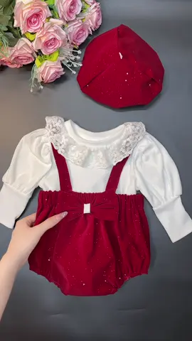 Video quay cận chất , chuẩn màu sản phẩm 🥰 Body suit nhung đỏ lấp lánh tặng kèm mũ nồi cho bé #thoitrangtreem #bodysuitchobe #miushoptb 