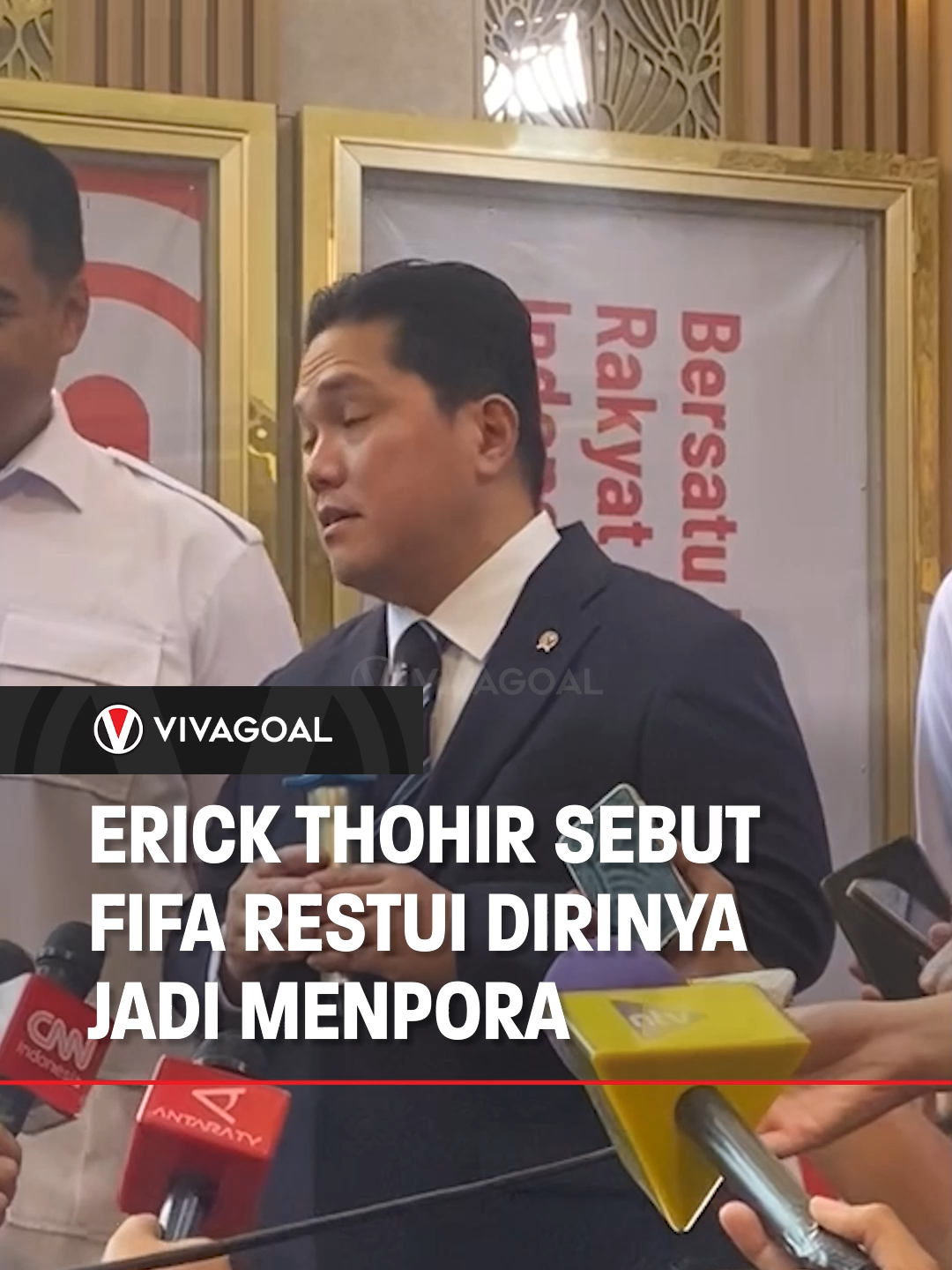 Setelah resmi dilantik menjadi Menteri Pemuda & Olahraga, Erick Thohir menyebut jika FIFA merestui dirinya menjadi Menpora. Apakah Erick Thohir akan tetap menjadi ketua umum PSSI?🤔 #TimnasIndonesia #indonesia #timnas #vivagoal