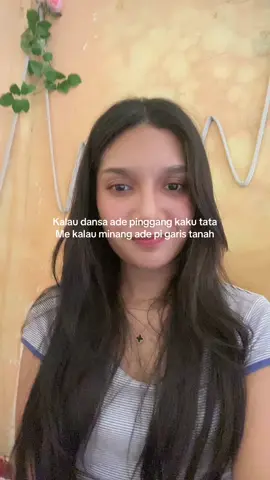 Kalau dansa ade pinggang te bisa tata😔🙏🏻#laguminangviral #larantuka_florestimur #nagi #lemabata🍾🥃🍻🔥 #maumere_manisee 