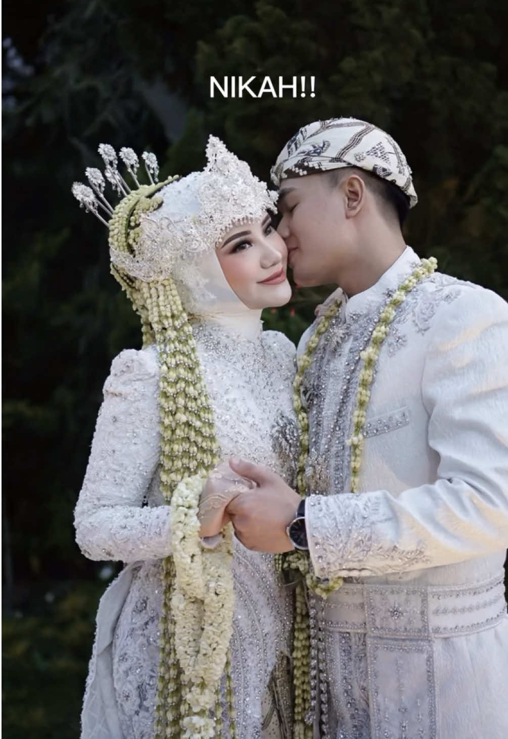 Akan aku post banyak moment nikahan ini karna sekali seumur hidup😝🤍 @idhambali 