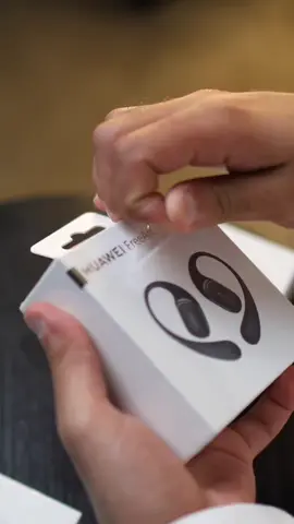 ثابتة مع كل خطوة، غامرة مع كل نغمة. #HUAWEIFreeArc لا تنزلق أبدًا، وتأخذك إلى عالم من الصوت الساحر. اشترِ HUAWEI FreeArc الآن ب 23.9 د.ك.No slips, just hits.  #HUAWEIFreeArc stays secure through every move while delivering rich, immersive sound. Buy HUAWEI FreeArc now for KWD 23.9.