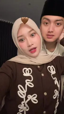 comelllnyaa😖🤏🏻 . #masyaallahtabarakkallah #gusazmidankhansa #khansamariskaaa #gusazmiaskandar #azmeee #askandaryoung 