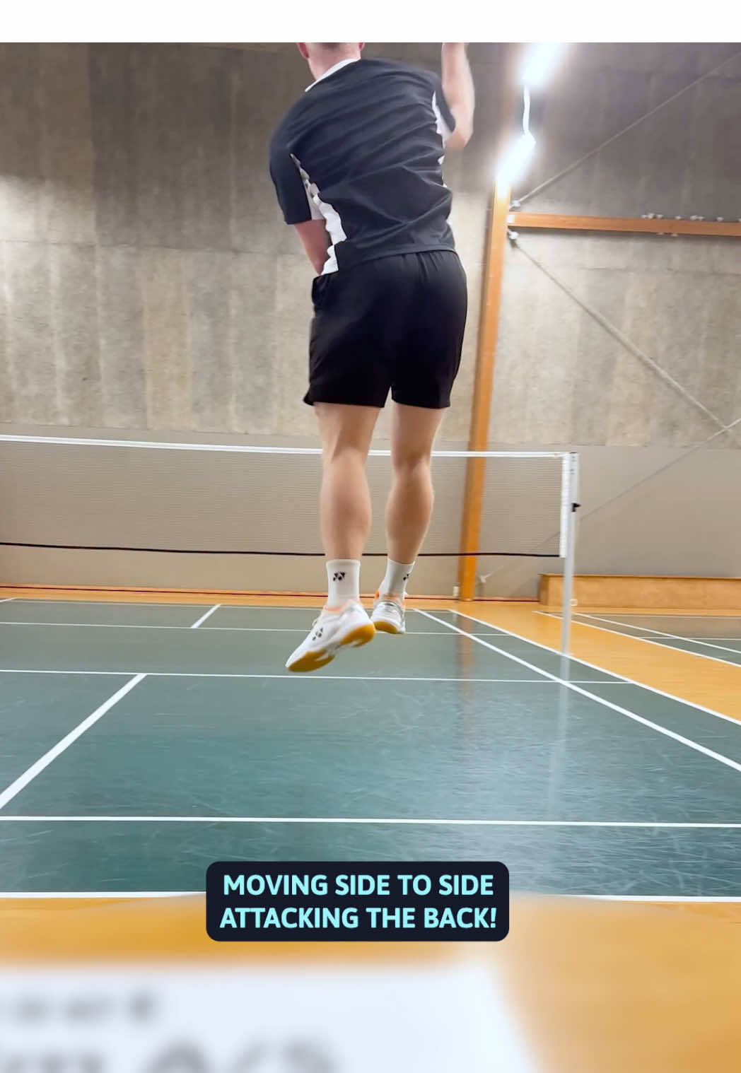 Footwork side to side😊 Awesome example of the perfect footwork when attacking the back court🏸 #badminton #bulutangkis #badmintonworld #badmintontechnique #badmintonindonesia 