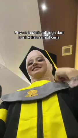 Walaupun gak kliatan keren kaya yg lainnya tapi boleh kan bangga sama diri sendiri?🥰🙏 #universitasterbuka #wisudaut #utlampung 