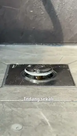 Anti-blocking and odorproof bouncing core floor leakage