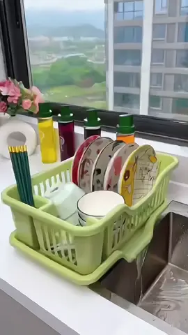 It's so easy to use. The dishes you just washed can be straight. Put it on to drain water for easy collection, clean and sanitary #bowlplatedrainrack#collectandtidyup#kitchengoodthings#goodthingsathome #tiktok #fyp #foryou 