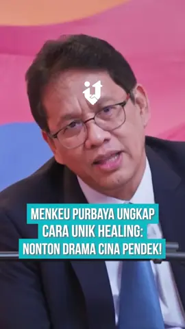 Menteri Keuangan Purbaya Yudhi Sadewa membagikan cara uniknya melepas penat di tengah padatnya aktivitas. Dalam podcast CXO Media Ngobrol Sore Semaunya 20 Agustus 2025 bersama Putri Tanjung, ia mengaku gemar menonton drama Cina berdurasi pendek. Menurutnya, format singkat membuat tontonan terasa ringan, meski tanpa sadar bisa menghabiskan waktu lebih lama. Putri Tanjung menanggapi dengan candaan bahwa justru karena singkat, membuat penonton terus mengganti tayangan. “Kalau yang pendek-pendek enak ditonton. Kalau panjang, biasanya bosan,” ucap Purbaya. Purbaya pun menambahkan bahwa kebiasaannya itu baru disadari ketika ditegur sang istri. 📹: Source. Youtube/ CXO Media  #purbayayudhisadewa #putritanjung #cxomedia #ngobrolsoresemaunya  