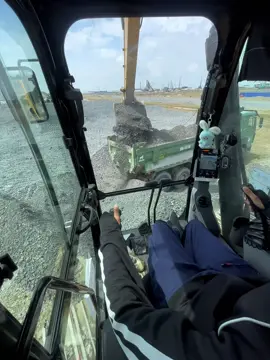 Vui vẻ hết ngày hết năm hết tháng... #excavator #xuhuong 