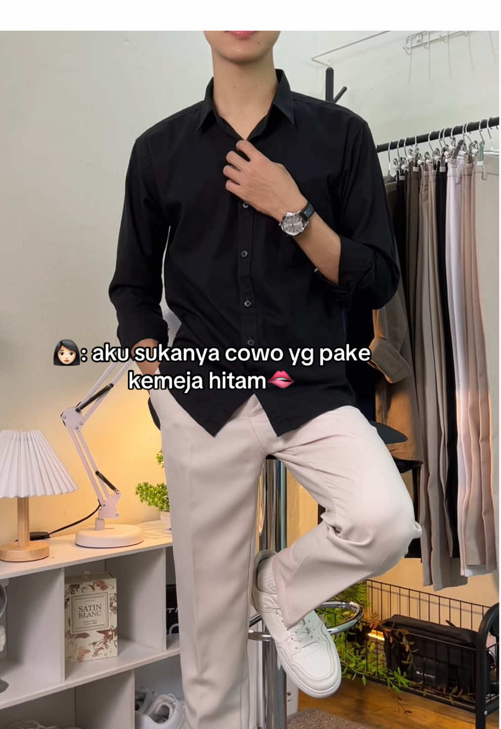 #kemeja #kemejahitam #kemejapria #outfitcowok 