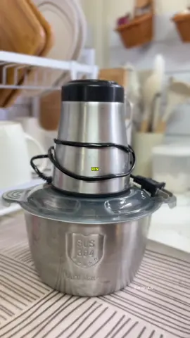 From meat to veggies 🥔🥩--lahat kaya nitong 2L Stainless Steel Meat Grinder 😊✨ #meatgrinder #foodchopper #KitchenHacks #kitchenessentials #cookingmadeeasy 