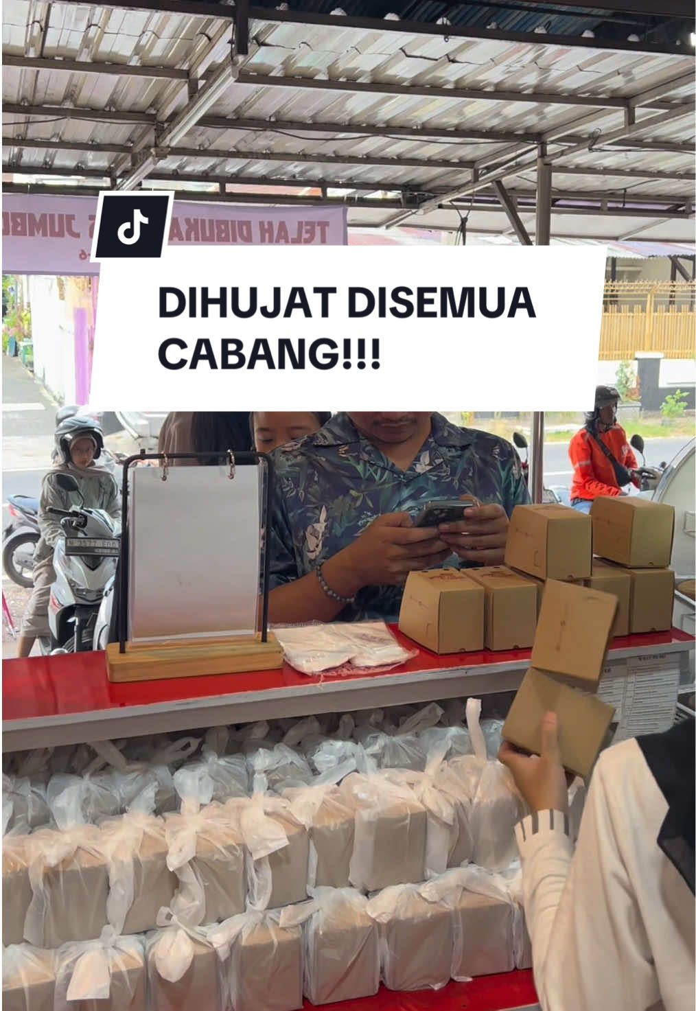 Direndahin gak bikin bakul pukis tumbang 😏🙏🏻 #pukis #pukiscikme #pukisjumbo #kulinermalang 