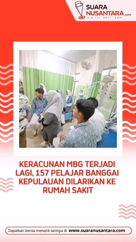 Keracunan MBG Terjadi Lagi, 157 Pelajar Banggai Kepulauan Dilarikan ke RS Sedikitnya 157 pelajar dari SD hingga SMA di Kota Salakan, Banggai Kepulauan, dilarikan ke RSUD Trikora Salakan pada Rabu (17/9) setelah diduga mengalami keracunan makanan dari program Makanan Bergizi Gratis (MBG). Para siswa datang dengan gejala mual, muntah, sesak napas, gatal-gatal, hingga kram perut. Dari jumlah tersebut, 77 anak masih menjalani perawatan intensif, sementara 80 lainnya dipulangkan untuk rawat jalan. Sumber internal menyebut lauk ikan cakalang yang disajikan diduga tidak layak konsumsi sebagai penyebab utama keracunan. Kepolisian Resor Banggai Kepulauan telah mengambil sampel makanan dan mengirimkannya ke BPOM Sulawesi Tengah di Palu untuk diuji laboratorium. Lonjakan pasien membuat kapasitas RSUD Trikora kewalahan. Ruang IGD dan beberapa ruang perawatan penuh, sehingga Badan Penanggulangan Bencana Daerah (BPBD) bersama Palang Merah Indonesia (PMI) mendirikan tenda darurat di halaman rumah sakit sebagai ruang perawatan tambahan. Kepala BPBD Banggai Kepulauan, Saprin K. Pitter, menyatakan langkah ini dilakukan agar seluruh siswa tetap mendapat penanganan medis meski fasilitas rumah sakit terbatas. #MBG #MakanBergiziGratis #KeracunanMBGBanggaiKepulauan #BanggaiKepulauan #Keracunan 