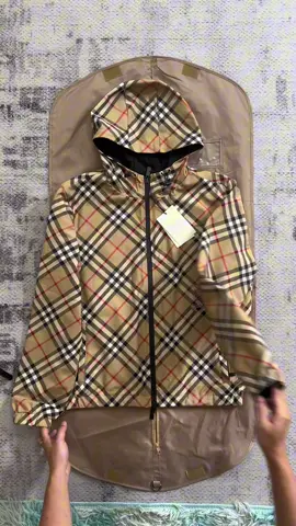 #burberry #burberrywindbreaker #reversible #windbreaker #viral 