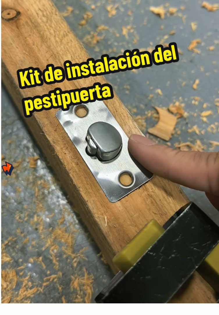 Instalación más sencilla de la cerradura de la puerta#bluecollar #tools #homediy #diyer #drywall   