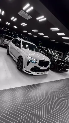 Not just an SUV — this is presence on another level. The 2025 BMW X7 40d M Sport, reimagined by LUMMA into the X7 R, is pure dominance on wheels. White on Sand with 23-inch alloys, it’s fresh out the box with only 25 km. R3,499,000 secures the kind of individuality that doesn’t ask for attention — it takes it. #BMWX7 #LUMMAX7R #PharoahAuto #PharoahGroup #LuxuryRedefined    