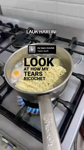 Lauk hari ini ya🤭  #mytearsricochet #4u #lyrics #taylorswift #fypagee 