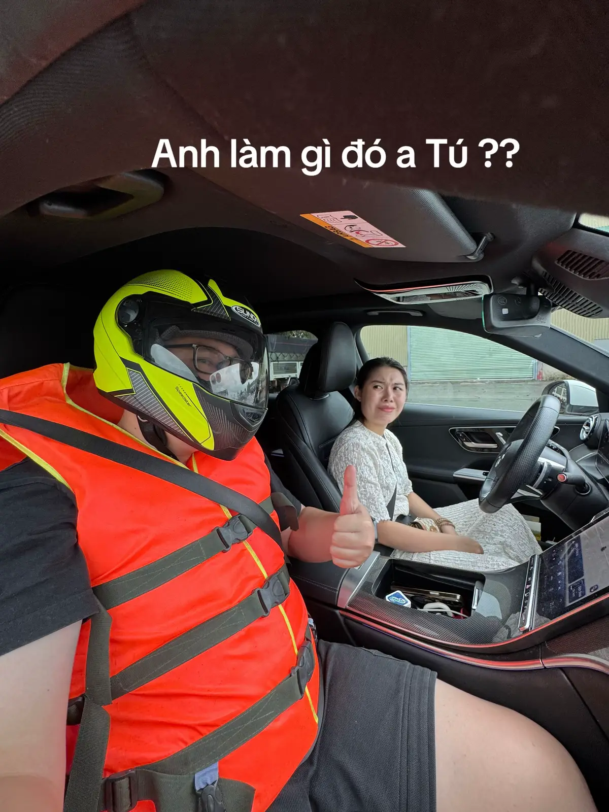 Hôm nay em ngồi xe cùng vợ tự tin hẳn ra các bác ạ 🤭 Cứ như này là an toàn kkk