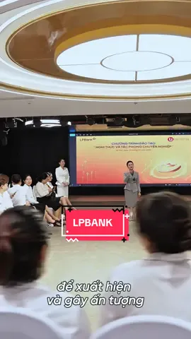 Love at first sight - Hãy xuất hiện thật ấn tượng trong 8s đầu tiên để tạo ấn tượng tốt. #Uravietnam #nghithuc #thanhlich #giaotiep #kynanggiaotiep                