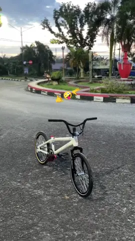 🤙😜🫳#spedaontel#sepedaonthelbalap#fypシ#4u#bismillahfyp 