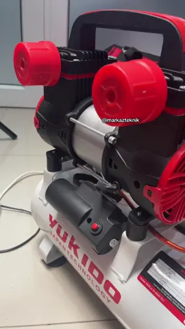 💨⚡ Kompresor Yukido Oiles Tank 10L – tenaga 1HP, 8Bar, 750W dengan 2 piston! Cocok untuk bengkel, semprot cat, bersih-bersih & kebutuhan harian. Ringkas tapi bertenaga! 💪 #kompressor #yukido #alattukang #perkakasbengkel #mesinkompresor 