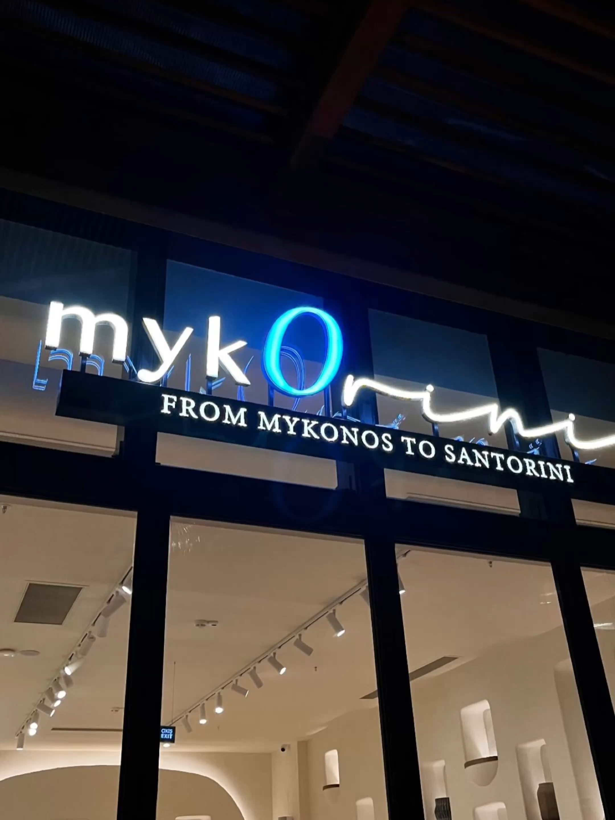 🌍 Bring the Power of Dance to your Space. From Greece 🇬🇷 to Turkey 🇹🇷 Christos Katounas partners with SWOT Hospitality & MykOrini to train staff in Greek dance, transforming dining into an unforgettable cultural experience.  👉 Want to bring authentic Greek dance to your venue, event, or team?  📩 DM us to collaborate. #greekdance #zeibekikodance #greece🇬🇷 #turkey🇹🇷 #learntodancewithme #live