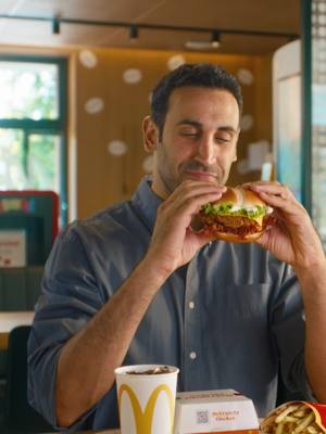 Un crunch così esagerato da rompere la quarta parete.