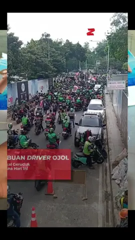Aksi masa  Driver ojol dri berbagai daerah melakukan aksi protes di jakarta. Mereka bergerak dari markas garda (gabungan aksi roda dua indonesia) ke kemenhub hingga DPR RI. Aksi ini menuntut regulasi yg lebih berpihak pada ojol terutama terkait tarif dan keamanan kerja apa sih tuntunan utama ojol ojol jadi tulang punggung tapi apakah negara cukup berpihak? #viral #ojol #aksimasa #fyp #berita